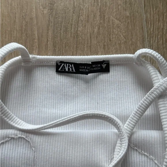 Zara White Strawberry Crop Tank Top - Picture 2 of 3